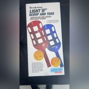 NWT LIGHT UP SCOOP AND TOSS SWITCH ON LED LIGHTS FOR NIGHT GAME